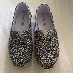 Leopard print TOMS